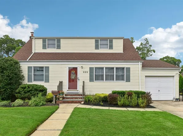 171 Massapequa Avenue, Massapequa Park, NY 11762