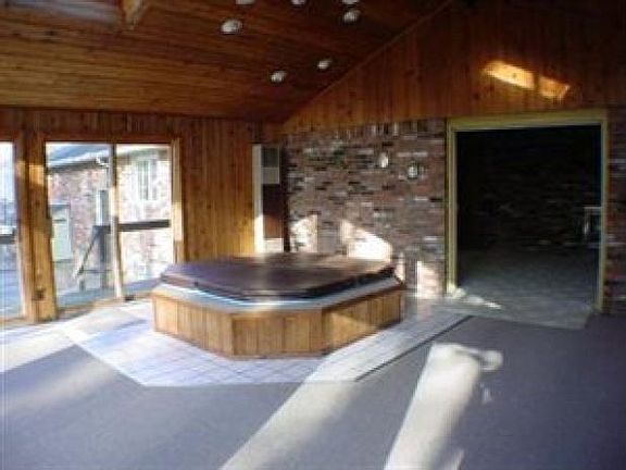 5th image of 15086 Hill Dr