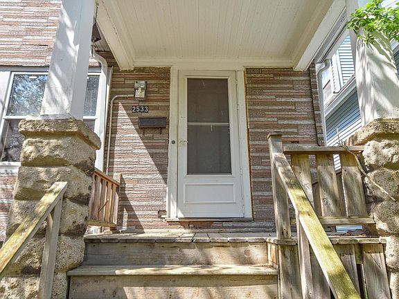 3rd image of 2533 N Fratney STREET