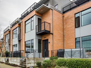 1682 NW Riverscape Ct, Portland, OR 97209