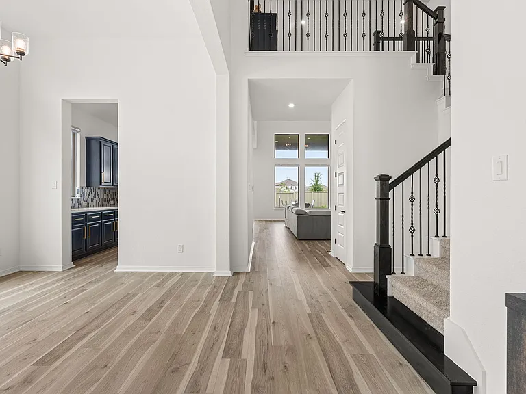 372 Hollister Dr — Photo 10
