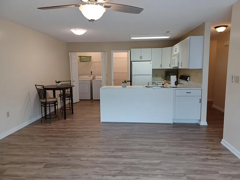 582 Moull St — Photo 22