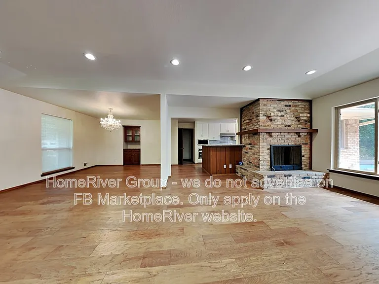 1216 Glen Cove Dr — Photo 3
