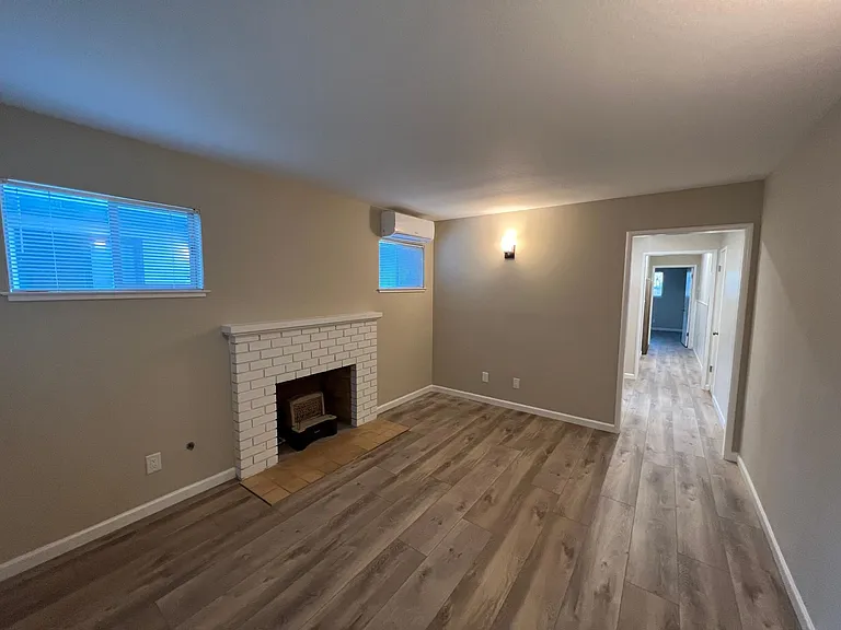 1373 Columbia St — Photo 3