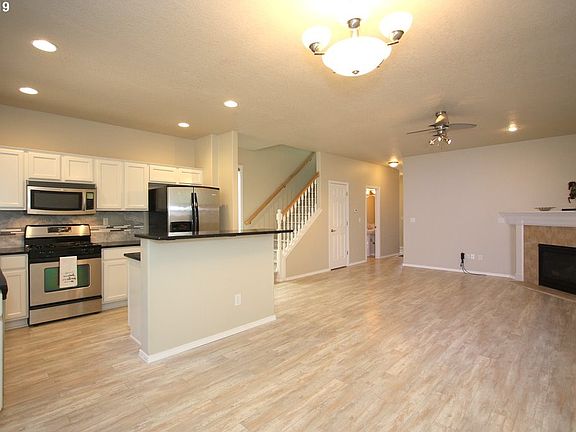 3rd image of 3469 SE Pinewood Ave