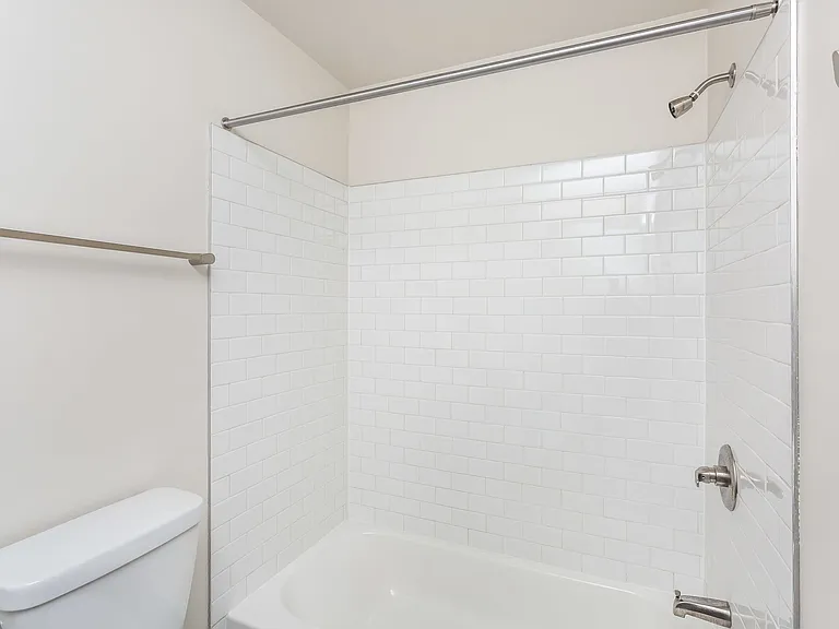 For Rent: Downtown Elegance at 605 Park Ave Your Urban Haven Awaits! — Photo 12