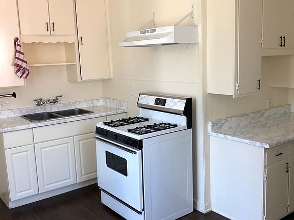 3rd image of 1212 Encino Ave