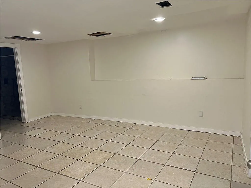 5 bed, 4.5 bath, 3168 sqft, $4,500 — Photo 4