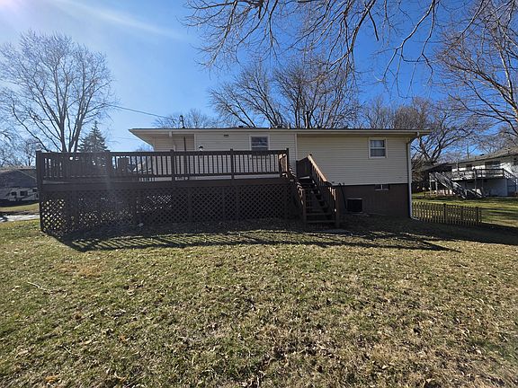 4th image of 100 Maple Dr