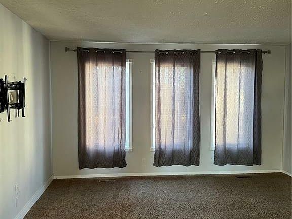 3rd image of 11104 Dunning Cres