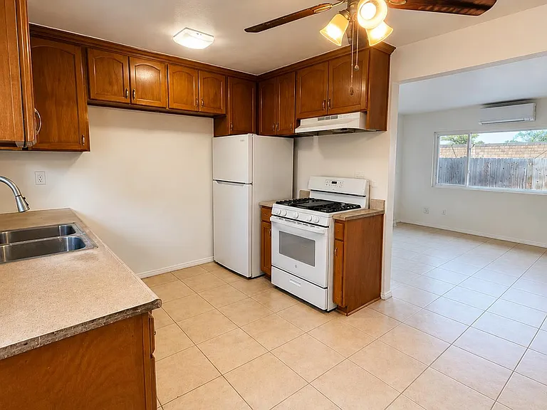 1220 Helix St #1220 — Photo 1