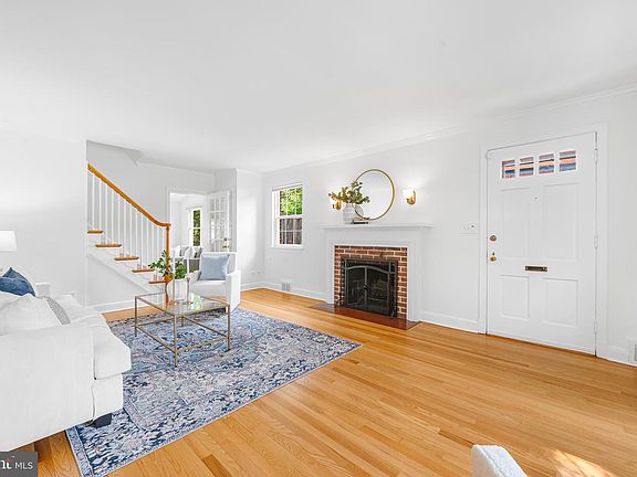 3rd image of 8009 Barron St
