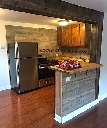 4th image of 2401 W Balmoral Ave APT 1E