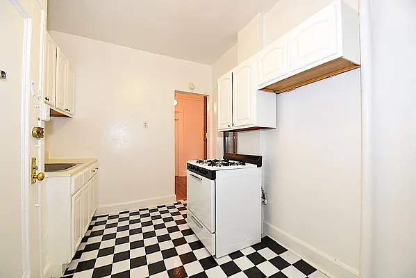 Rented by Keller Williams NYC | media 23