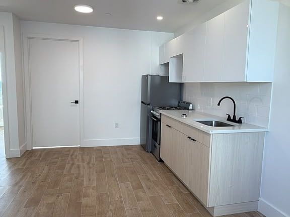 2nd image of 1262 Fteley Ave Floor 2
