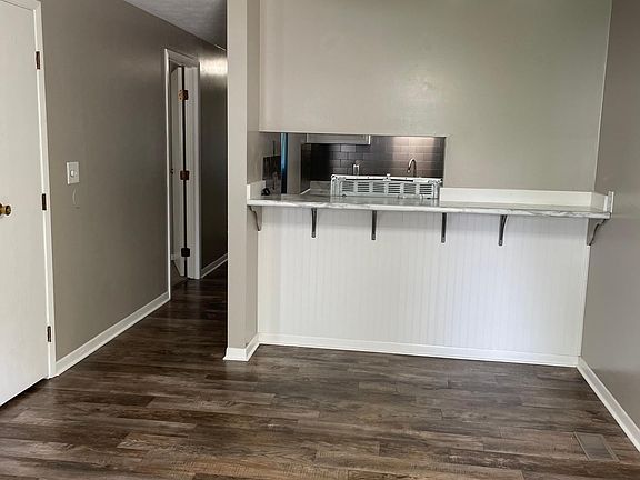4th image of 1215 Timberlane Dr
