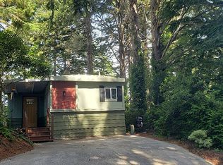 590 Village Pines Ave, Coos Bay, OR 97420
