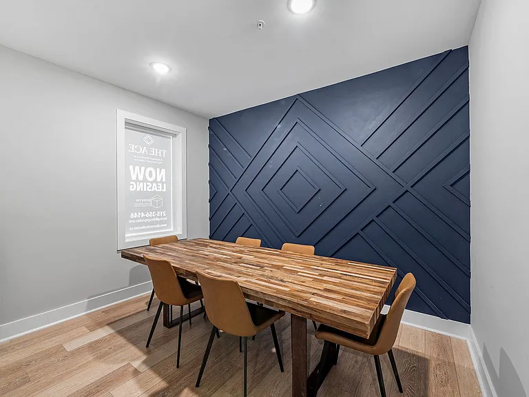 Gorgeous New Diamond St Construction Boasting Luxury Finishes — Photo 7