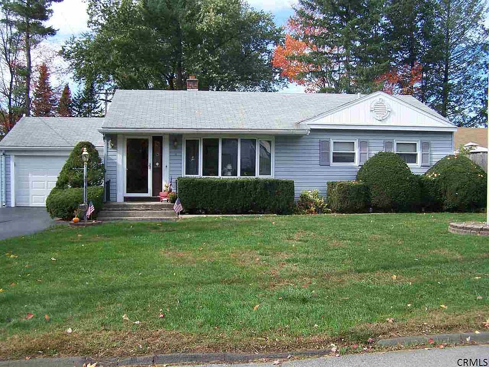 1st image of 2 Barratt Dr