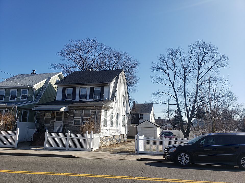 2nd image of 16704 110th Ave