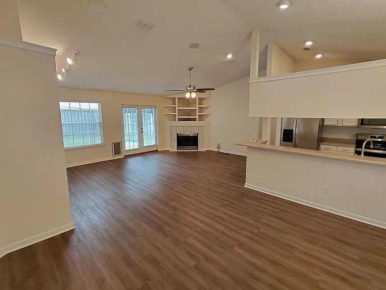 1308 Fern Hill Ct — Photo 4