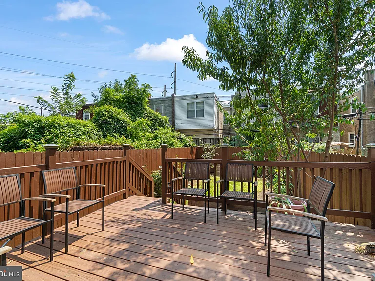 426 W Winona St — Photo 17