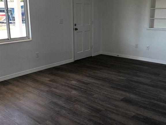 3rd image of 3614 Beacon Square Dr