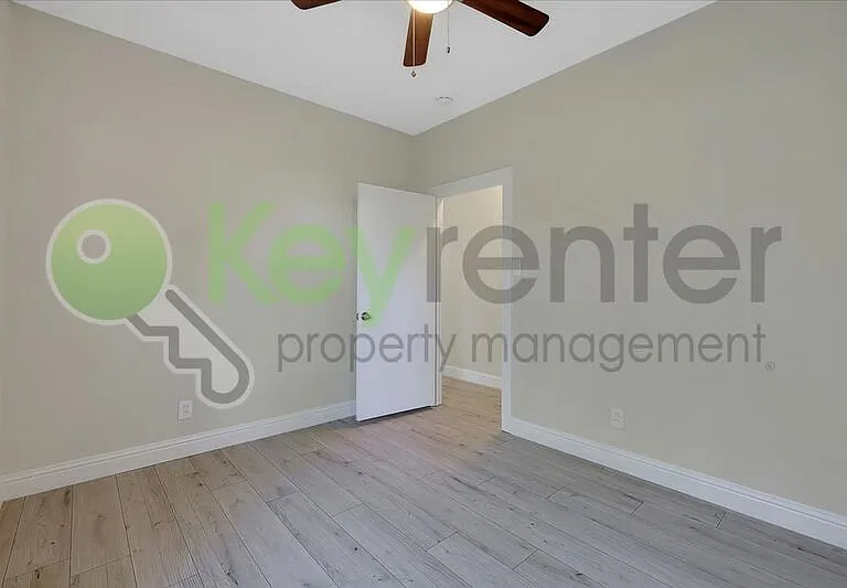 1119 Lochbrae Rd #1 — Photo 8