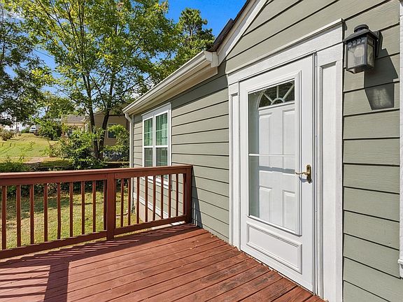 4th image of 1123 Mapleash Ave