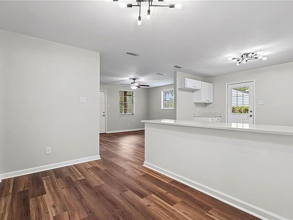5th image of 4057 Gaylark Rd N