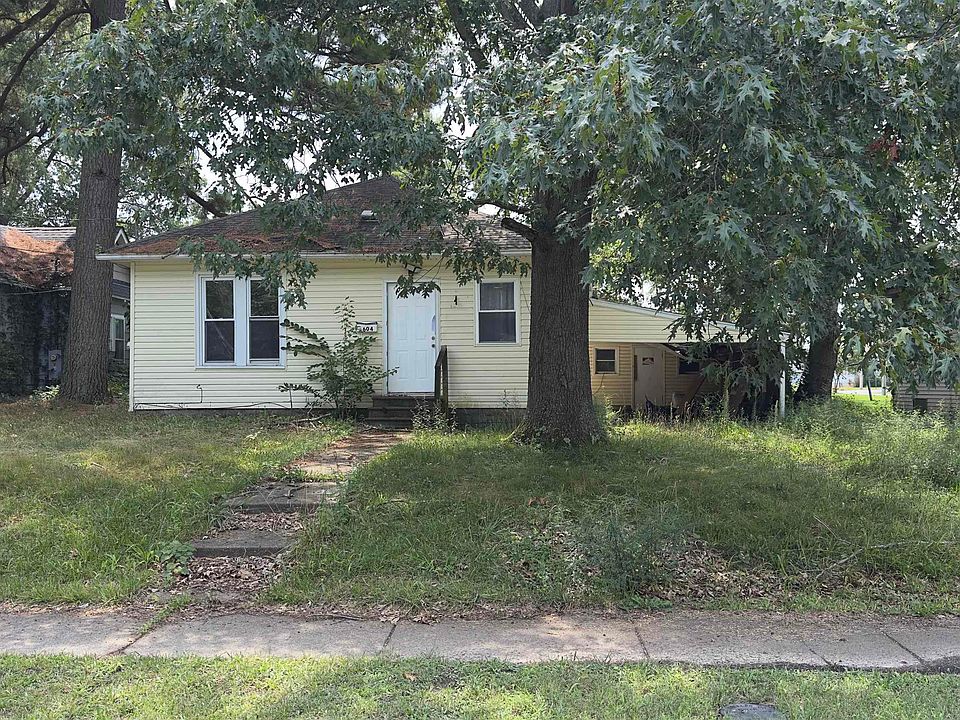1st image of 604 E Washington St