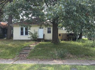 604 E Washington St, Christopher, IL 62822