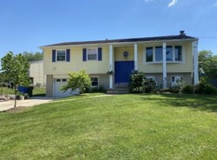 5 Knollwood Dr, Cherry Hill, NJ 08002