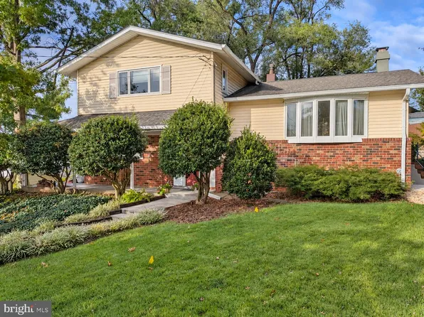 5002 Roslyn Rd, Annandale, VA 22003