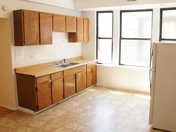 3rd image of 2319-25 N Kedzie Blvd #2319-1R