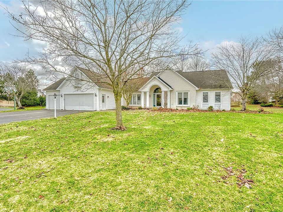 1st image of 5 Woodrose Dr