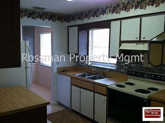 4th image of 905 Willow Dr