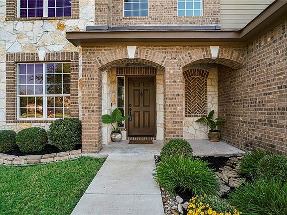 3rd image of 208 Hendelson Ln