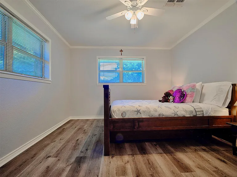 9326 Kostelnik St — Photo 34