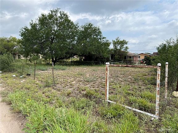 3rd image of 100 N Mariposa Dr