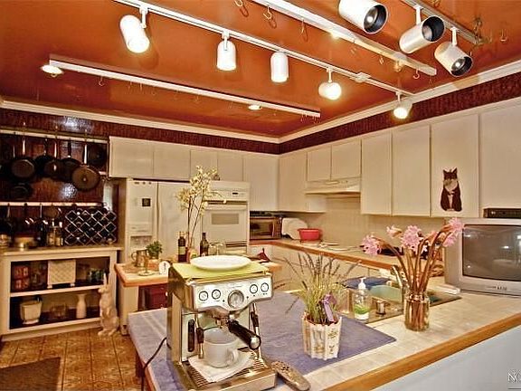 5th image of 76 Red Hill Cir