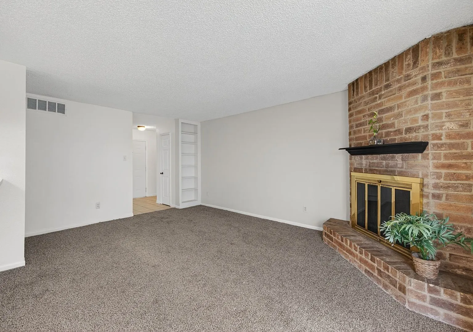 Charming 1BR Condo in Houston — Photo 2