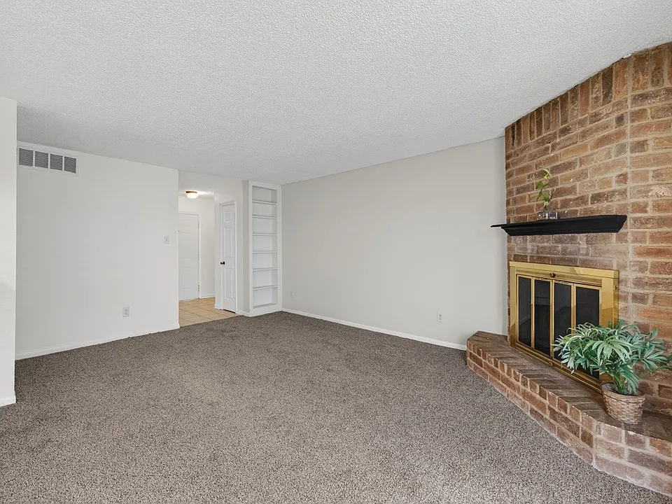 2800 Jeanetta St #1806