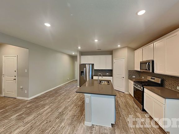 4th image of 275 Sunshine Ln