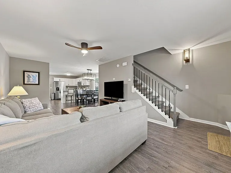 248 Alexander Blvd — Photo 6