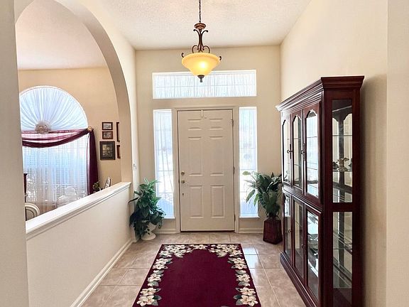 3rd image of 404 TWIN OAKS Lane