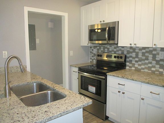 4th image of 2981 Dellwood Ave