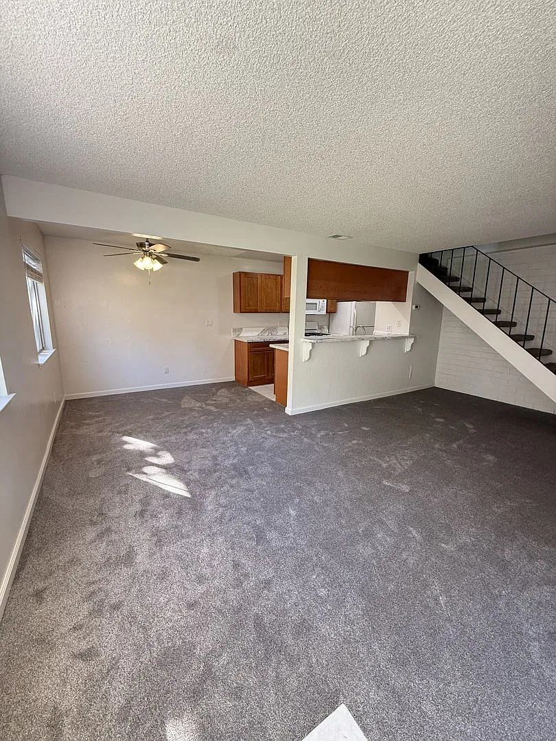 Newly Updated 2 bedroom 1 Bathroom Condo — Photo 4