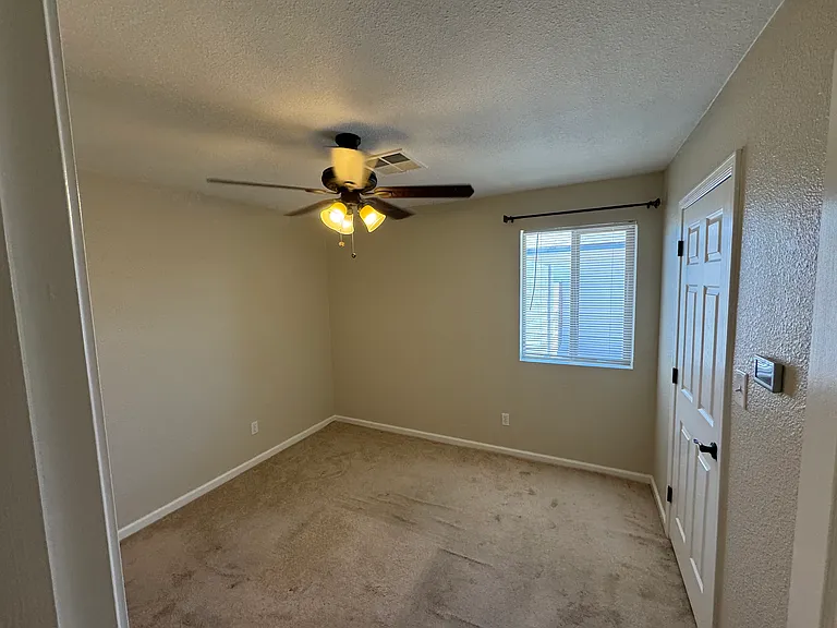 2058 E Fremont Dr — Photo 16