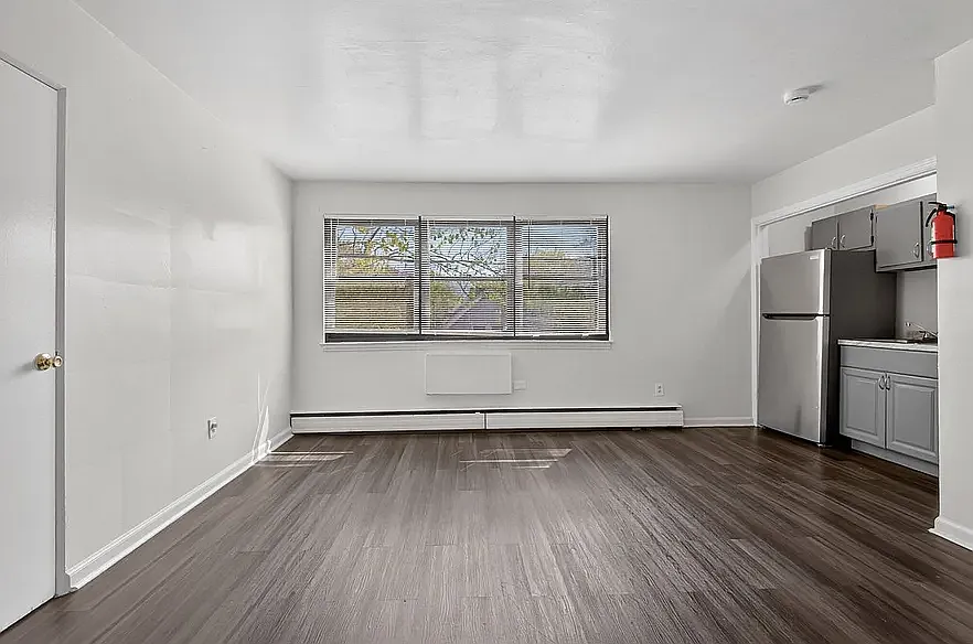 1360 Edgewood Ave, Trenton — Photo 3